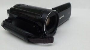 Filmadora canon hf-r700 para gravar depoimentos e entrevistas com foco nítido e áudio claro.