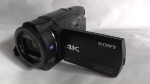 filmadora sony fdr-ax33 4k compacta e discreta para todas as ocasiões. leveza e praticidade.